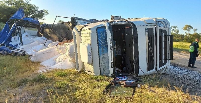 Un joven camionero falleció en un choque entre un automóvil y dos camiones
