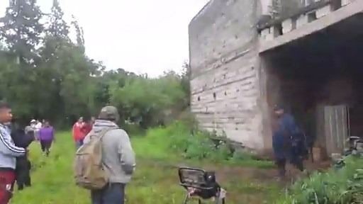 Un joven murió electrocutado al intentar cargar un celular en medio de ...