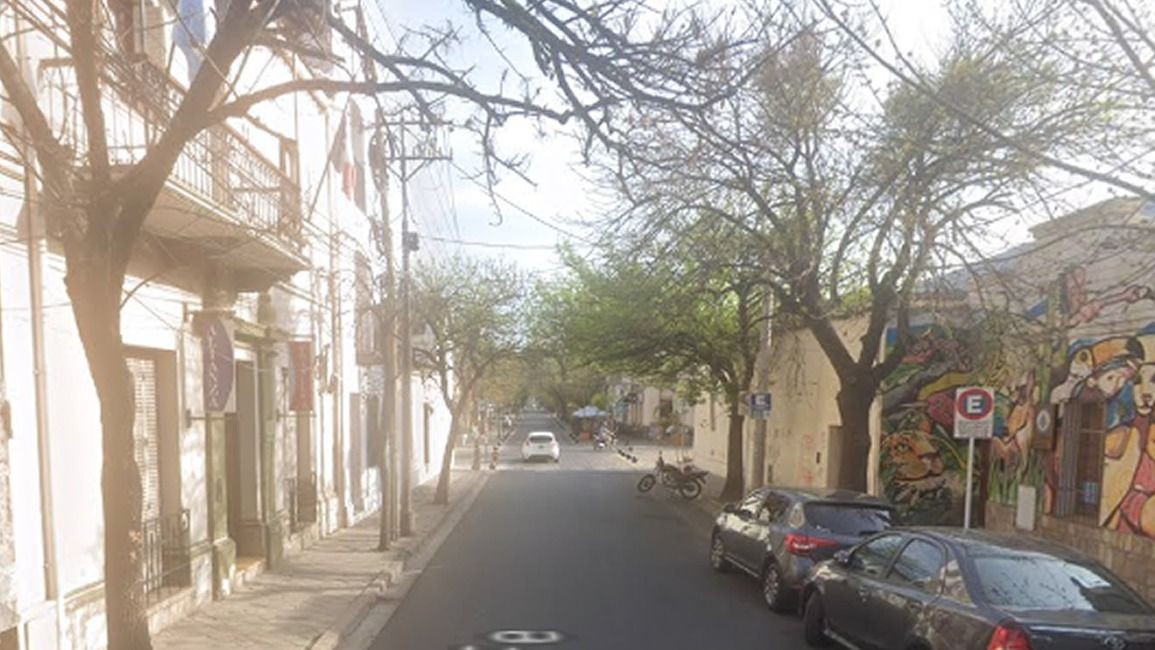 Una camioneta robada desencadena persecución policial con varios accidentes